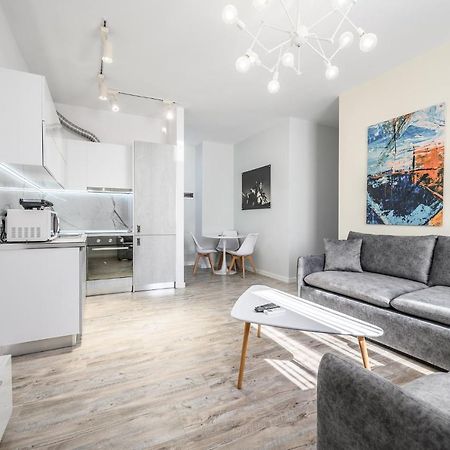Miku Apartment-Modernly Designed Downtown ติรานา ภายนอก รูปภาพ