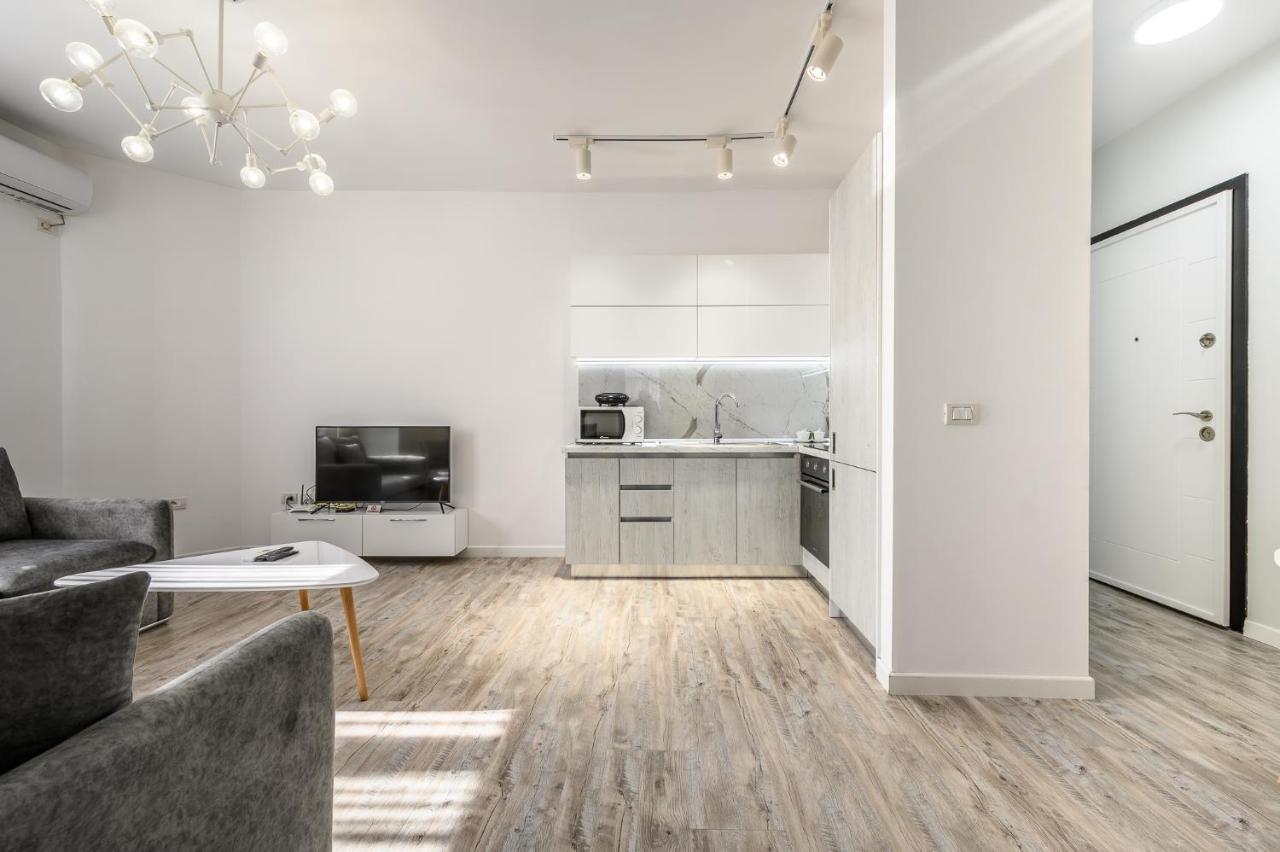 Miku Apartment-Modernly Designed Downtown ติรานา ภายนอก รูปภาพ