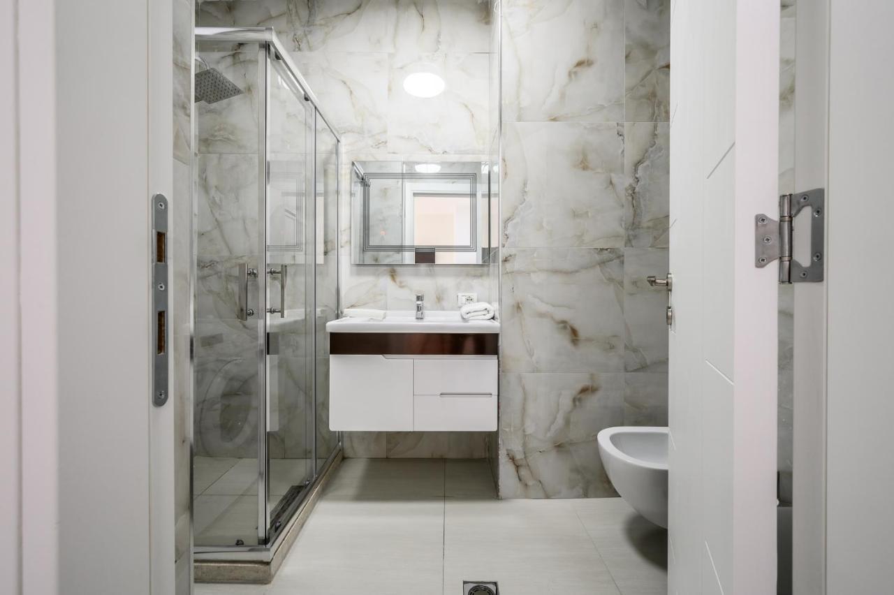 Miku Apartment-Modernly Designed Downtown ติรานา ภายนอก รูปภาพ