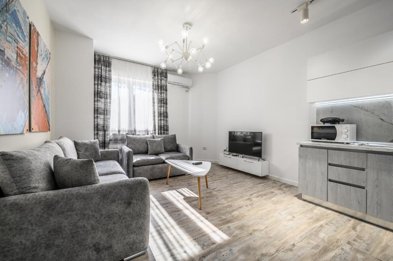 Miku Apartment-Modernly Designed Downtown ติรานา ภายนอก รูปภาพ
